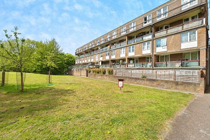 3 Bedroom Maisonette For Sale In Hulverston Close, Sutton, SM2