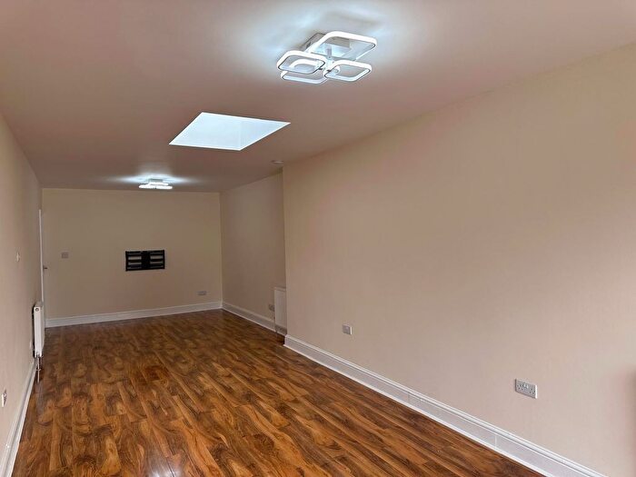 4 Bedroom Semi-Detached House To Rent In Windsor Crescent, Harrow, Greater London, HA2