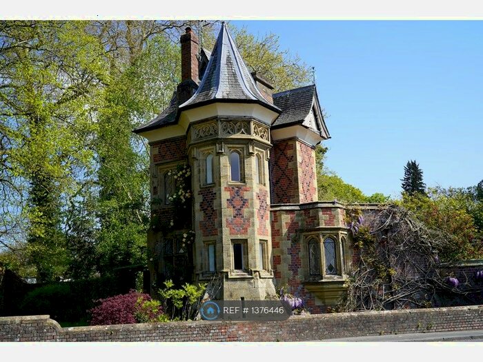 2 Bedroom Detached House To Rent In High Street, Leigh, Tonbridge, TN11