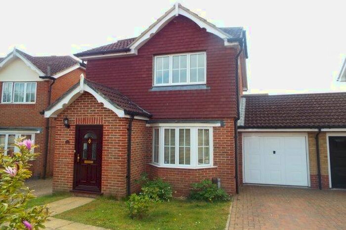 3 Bedroom Property To Rent In Manor House Drive, Ashford, TN23