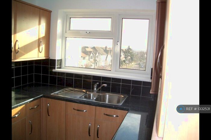 1 Bedroom Flat To Rent In Manor Road, Chigwell, IG7