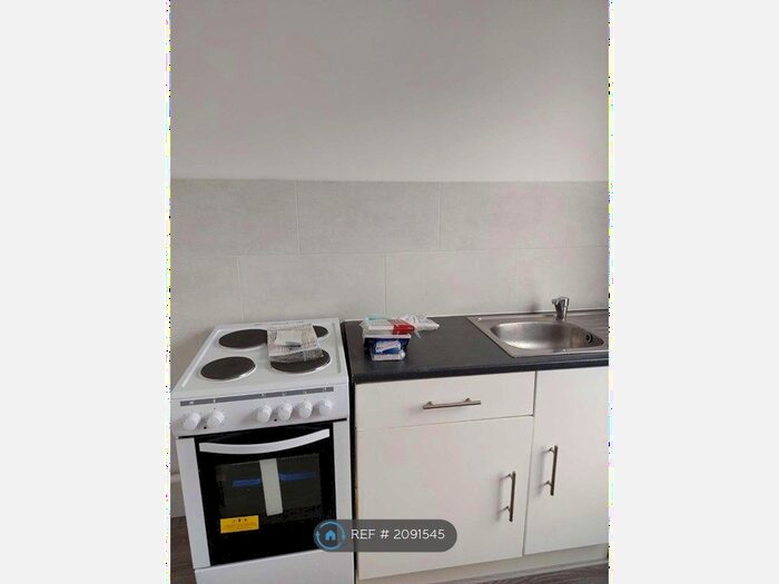 Studio To Rent In High Road, London, N22