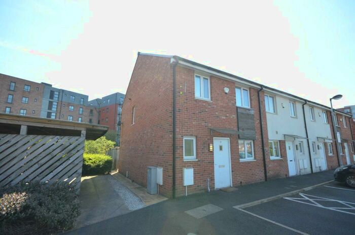 3 Bedroom Terraced House To Rent In Stillwater Drive, Sports Cty, Manchester, Manchester, M11
