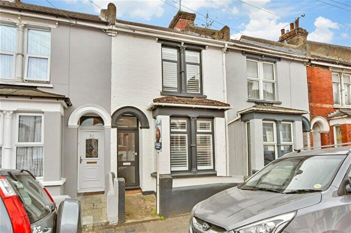 3 Bedroom Terraced House For Sale In Castle Avenue, Rochester, Kent, ME1