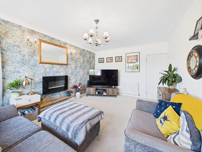 4 Bedroom Detached House For Sale In Grange Park Road, Bingley, BD16