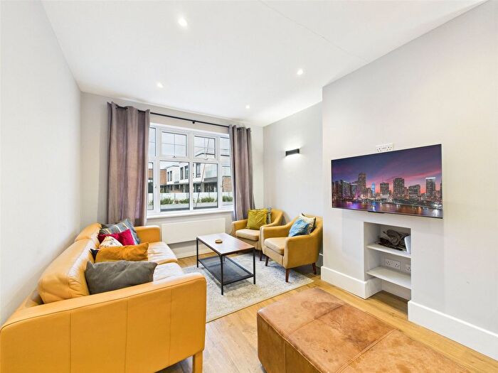 2 Bedroom Flat To Rent In Park Road, East Twickenham, TW1