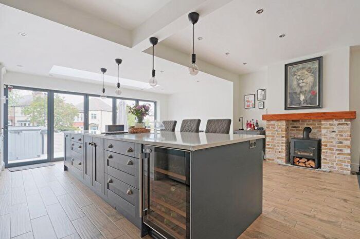 4 Bedroom Semi-Detached House For Sale In Ringinglow Road, Eccelsall, Sheffield, S11