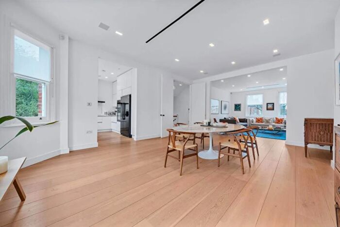4 Bedroom Apartment To Rent In Frognal Lane, London, NW3