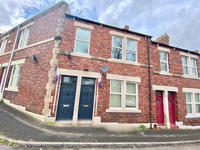 3 Bedroom Apartment To Rent In Wordsworth Street, Gateshead, NE8