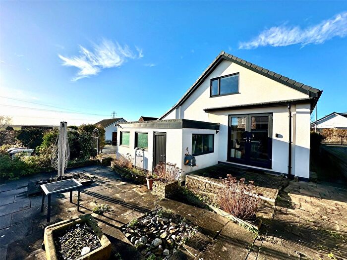 3 Bedroom Bungalow For Sale In Redhill Crescent, Tingley, Wakefield, West Yorkshire, WF3