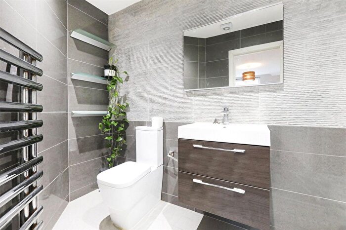 3 Bedroom Flat To Rent In Portland Court, London, Trinity Street, SE1