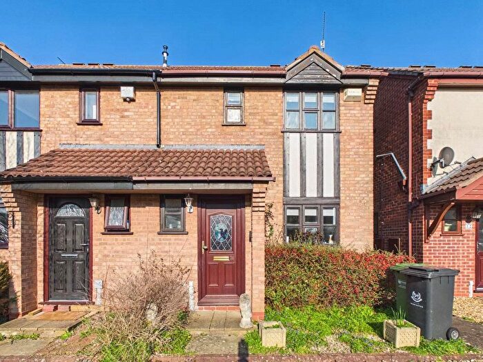 3 Bedroom Semi Detached House For Sale In Larkspur Road, Worcester, Worcestershire, WR5