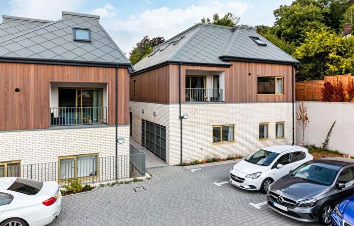 2 Bedroom Flat To Rent In Ballards Rise, South Croydon, CR2