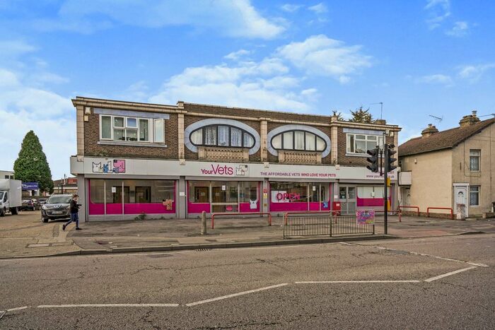 2 Bedroom Flat To Rent In Cinema Parade, Whalebone Lane South, Dagenham, RM8