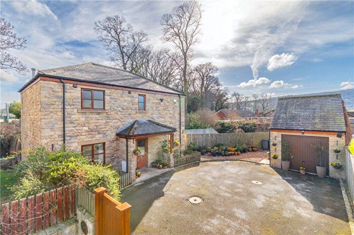 4 Bedroom Detached House For Sale In Oatlands Drive, Otley, West Yorkshire, LS21