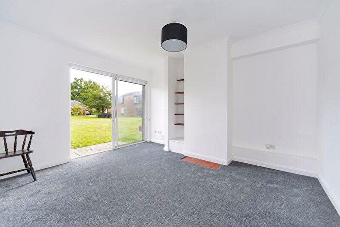 1 Bedroom Flat For Sale In Hesketh Close, Cranleigh, GU6