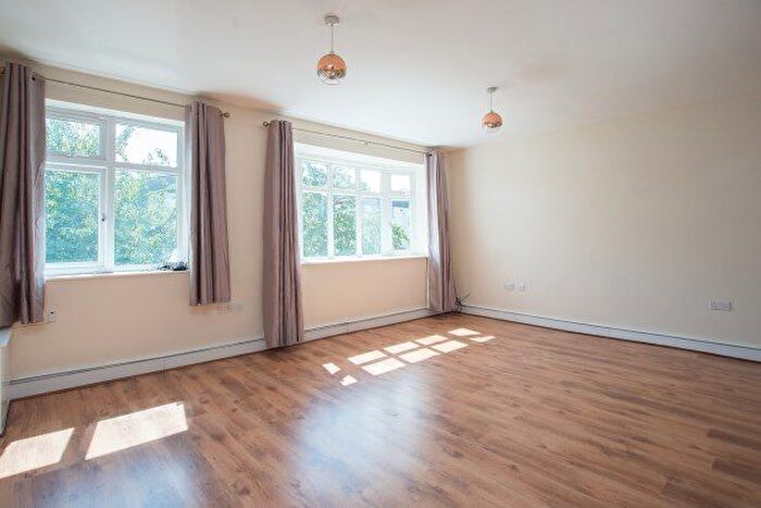 2 Bedroom Flat To Rent In Chessington Road, Epsom, KT19