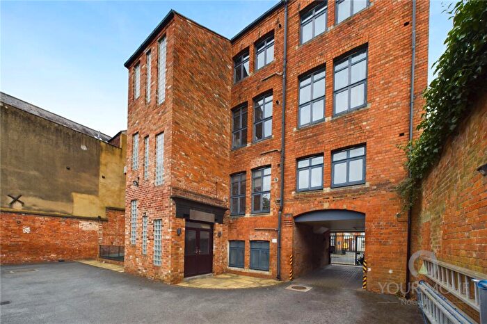 2 Bedroom Flat To Rent In Flat Overstone Road, Northampton, NN1