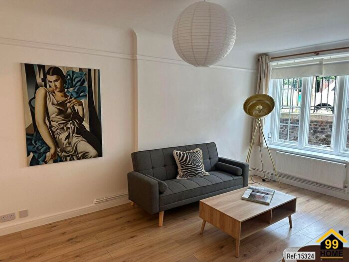 Flat To Rent In Hillsborough Court, London, NW6