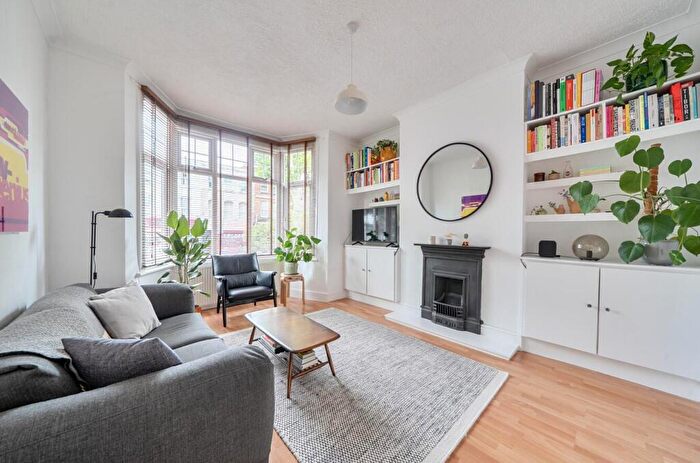2 Bedroom Flat For Sale In Brownhill Road, London, SE6
