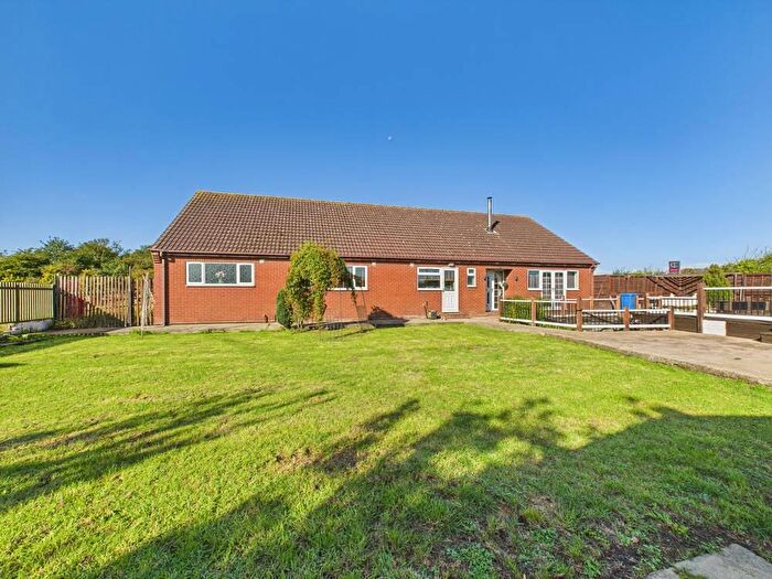 5 Bedroom Detached Bungalow For Sale In Barmston Lane, Woodmansey, HU17