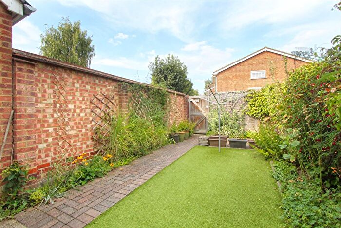 2 Bedroom Terraced House For Sale In Broomfield Avenue, Broxbourne, EN10