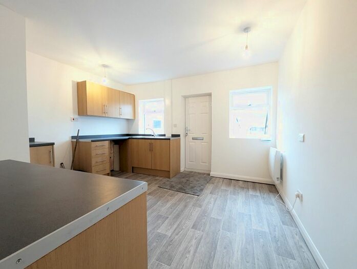 1 Bedroom Flat To Rent In The Crescent, Lordens Hill, Dinnington, Sheffield, S25