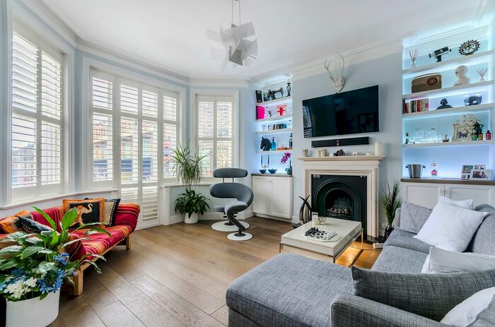3 Bedroom Flat To Rent In Goldhawk Road, London, W6