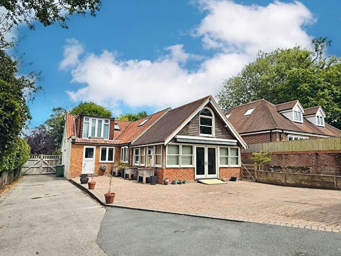 3 Bedroom Detached House For Sale In Bridle Path, Woodcote, RG8