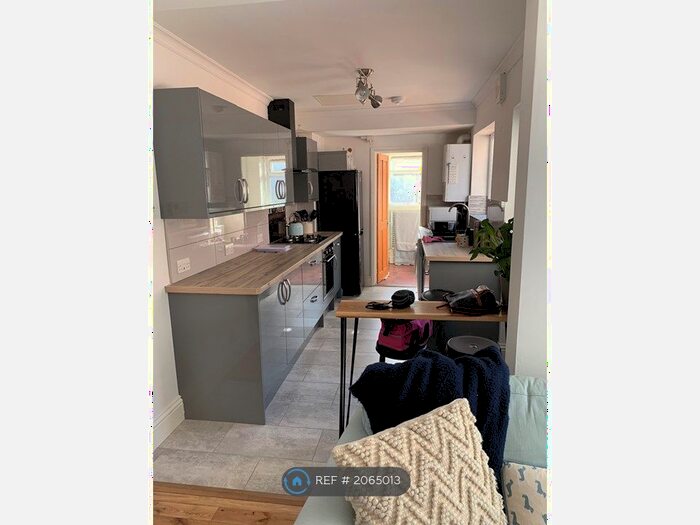 2 Bedroom Terraced House To Rent In Sutherland Road, Southsea, PO4