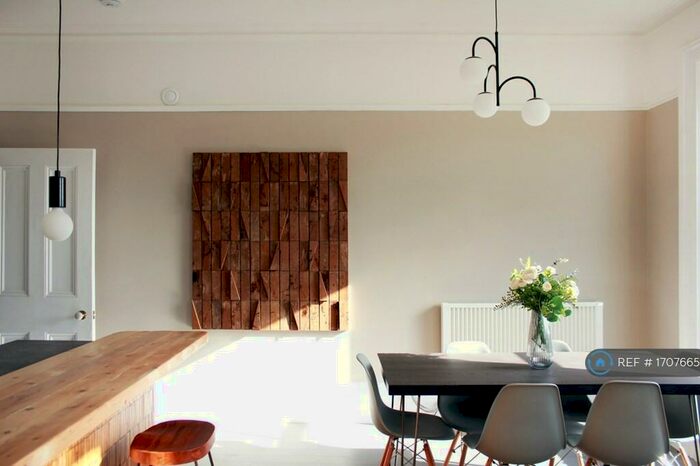 3 Bedroom Flat To Rent In Victoria Park, Dover, CT16