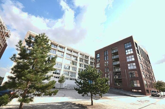 2 Bedroom Flat To Rent In Skypark Road, Bedminster, Bristol, BS3