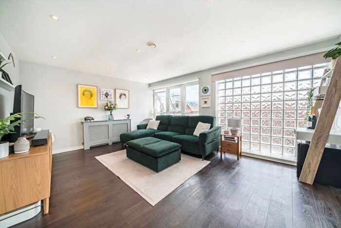 2 Bedroom Flat For Sale In Tooting High Street, Tooting, SW17