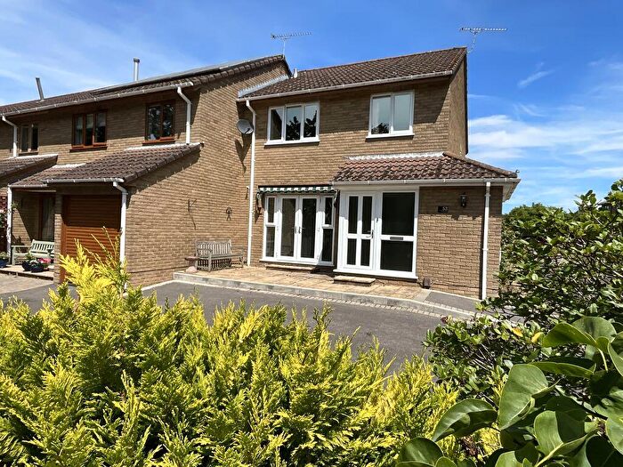 3 Bedroom End Of Terrace House For Sale In West Christchurch, BH23