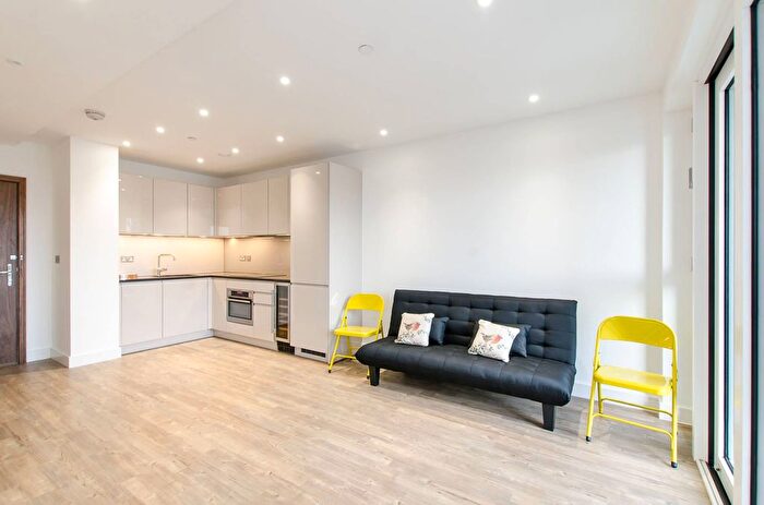 Studio To Rent In Wandsworth Road, Nine Elms, London, SW8