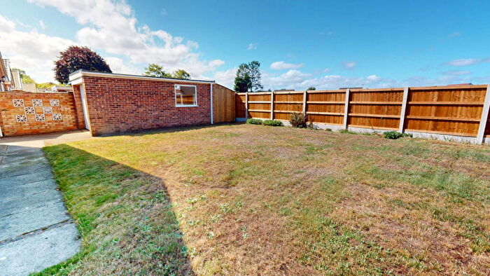 2 Bedroom Detached Bungalow For Sale In Chantry Close, Cantley, DN4