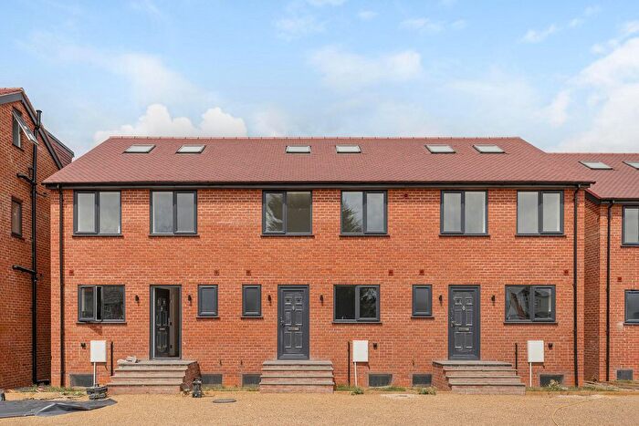 3 Bedroom Terraced House For Sale In Bower Way, Slough, SL1