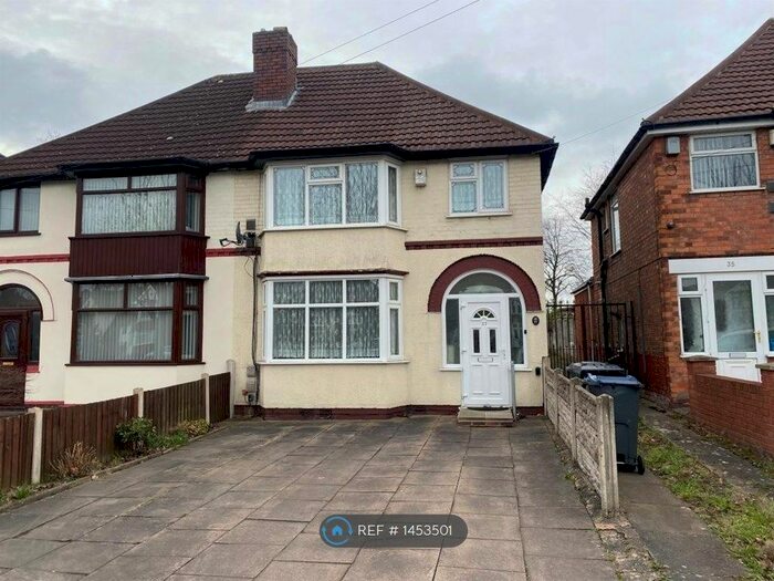 3 Bedroom Semi-Detached House To Rent In Stechford Lane, Birmingham, B8