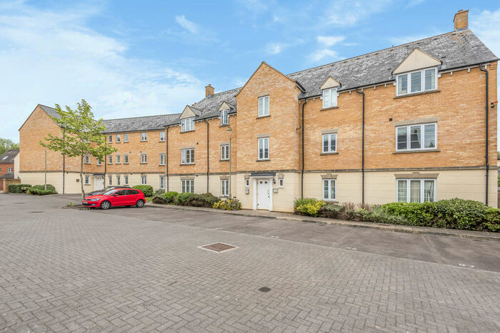 2 Bedroom Apartment To Rent In Harvest Grove, Madley Park, OX28