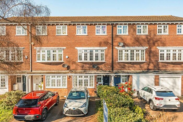 4 Bedroom Property To Rent In Alexandra Road, Kingston Upon Thames, KT2