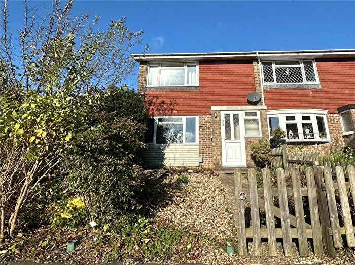 2 Bedroom End Of Terrace House To Rent In Barrie Road, Farnham, Surrey, GU9