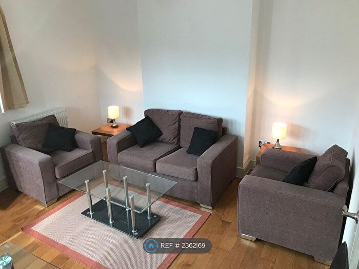 2 Bedroom Flat To Rent In Bancroft House, London, E1