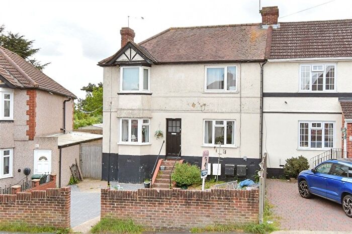 1 Bedroom Flat For Sale In Cedar Road, Strood, Rochester, Kent, ME2