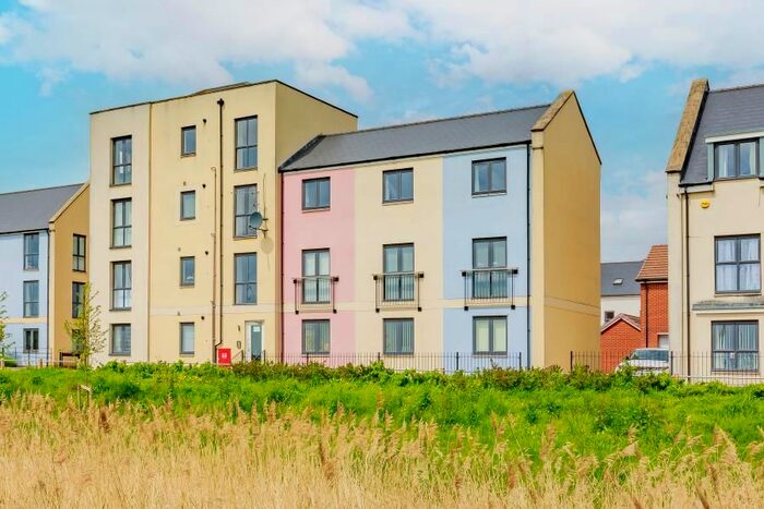 2 Bedroom Flat To Rent In Whitsun Leaze, Patchway, Bristol, BS34