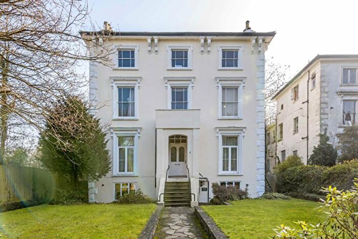 2 Bedroom Flat To Rent In Oak Hill, Surbiton, KT6