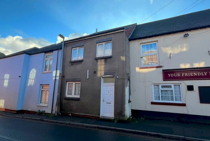 3 Bedroom House To Rent In Cemetery Road, Stourbridge, DY9