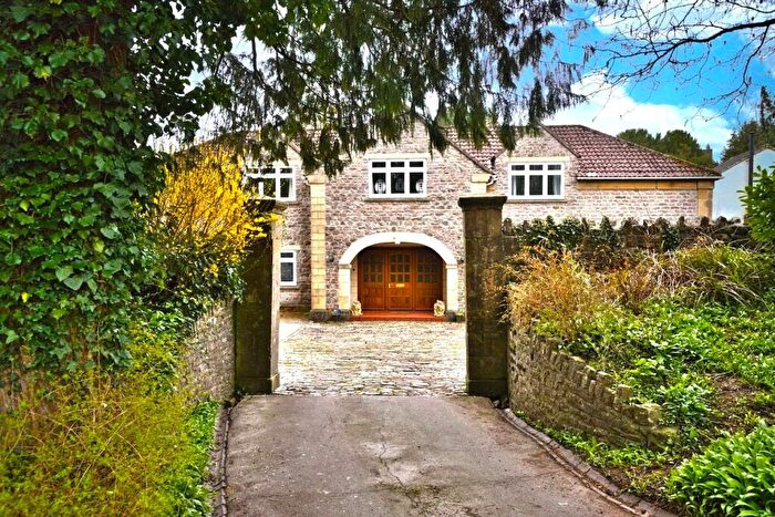 5 Bedroom Detached House For Sale In A Very Spacious Five Bedroom House With Outbuildings In Oakhill, BA3