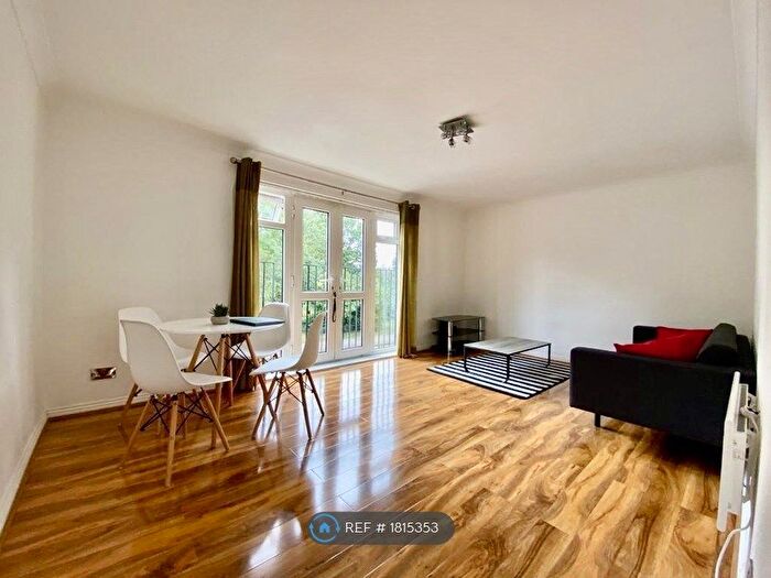 2 Bedroom Flat To Rent In Albany Road, London, SE5