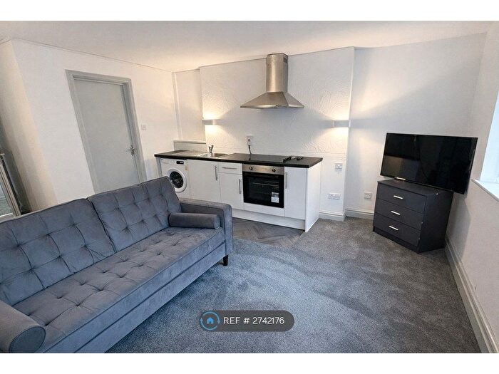 1 Bedroom Flat To Rent In Rochdale Road, Denshaw, Oldham, OL3