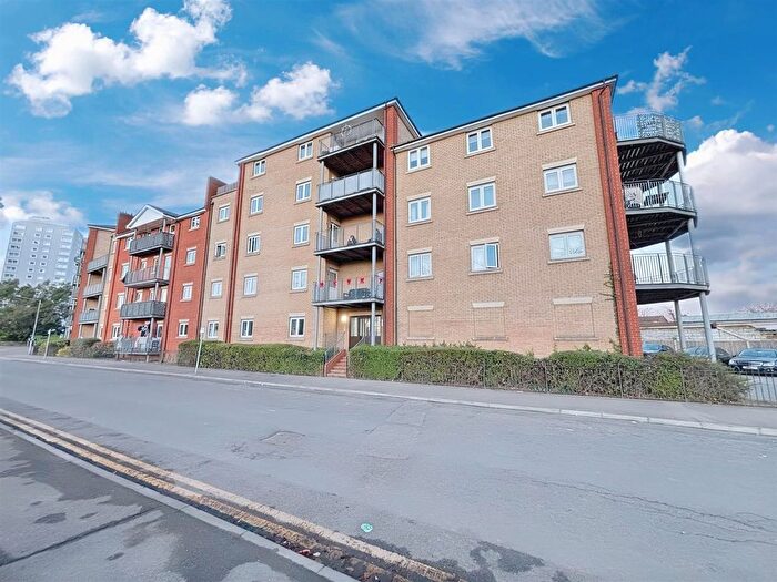 2 Bedroom Flat For Sale In Meridian Court, Thames Road, Grays, RM17